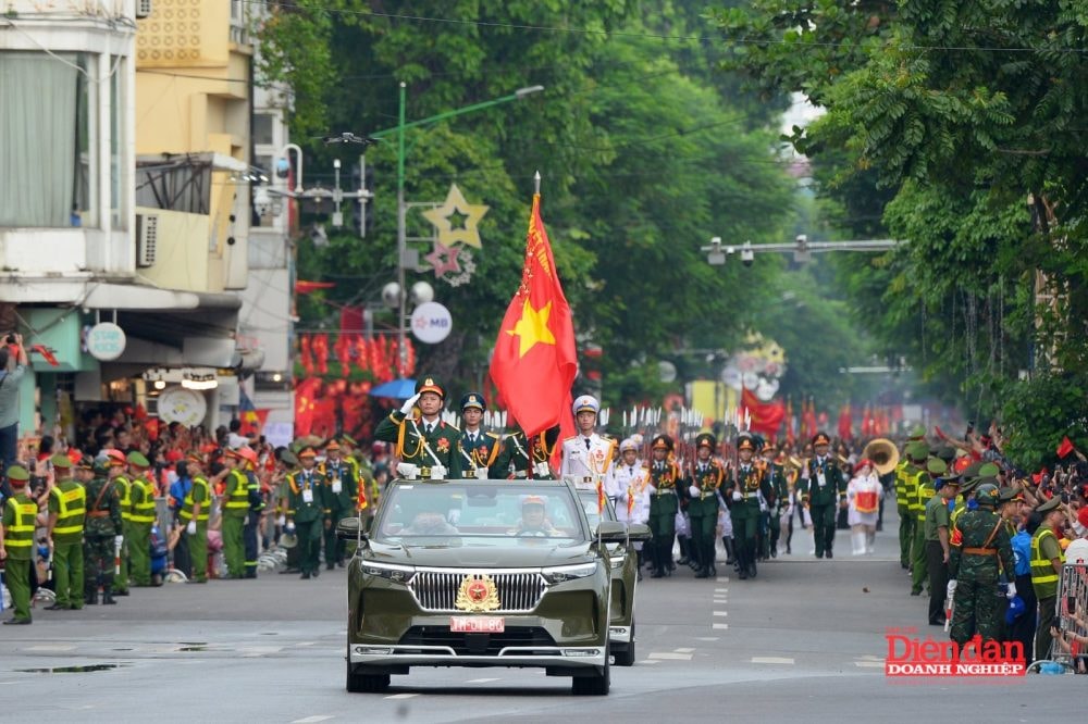 Khí thế rạng ngời của Khối Doanh nhân Việt Nam tổng duyệt diễu binh A80