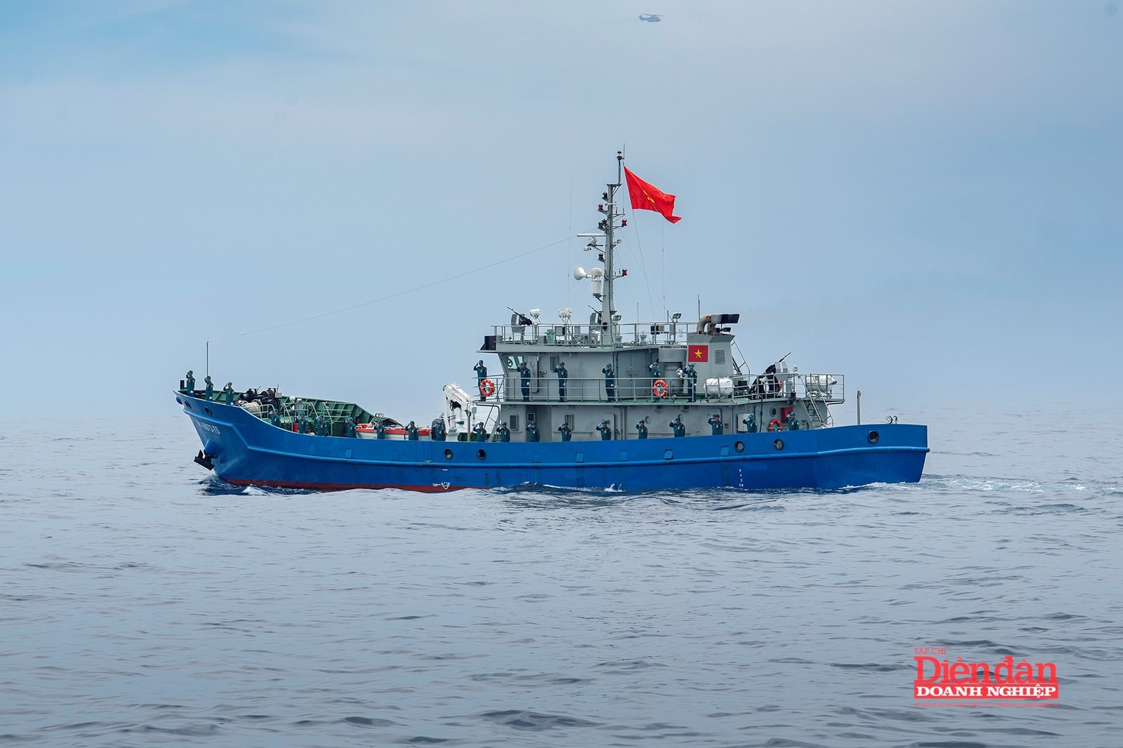 Biên đội tàu Hải đội dân quân thường trực tham gia diễu binh trên biển