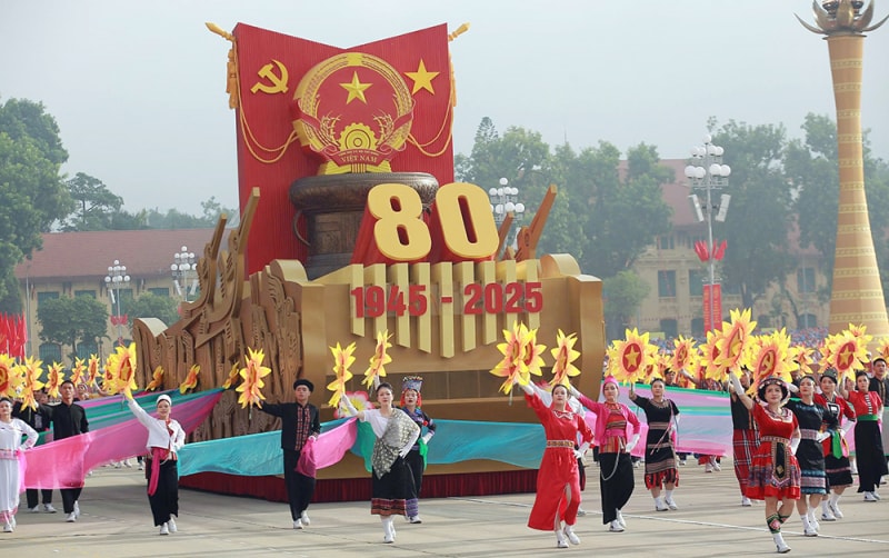 khong-luc-can-nao-ngan-noi-khat-vong-viet-nam-hung-cuong-2.jpg