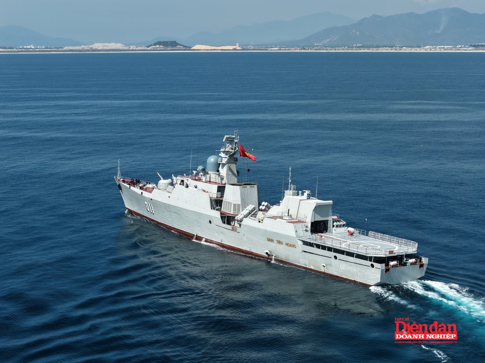 tàu hộ vệ tên lửa Đinh Tiên Hoàng