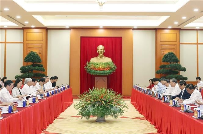 Bộ Chính trị cho ý kiến về công tác chuẩn bị Đại hội Đảng bộ MTTQ, các đoàn thể Trung ương- Ảnh 1.