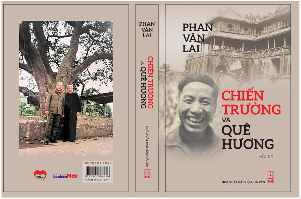 Trao tặng di ảnh chân dung “Tự hào Công an nhân dân Việt Nam”