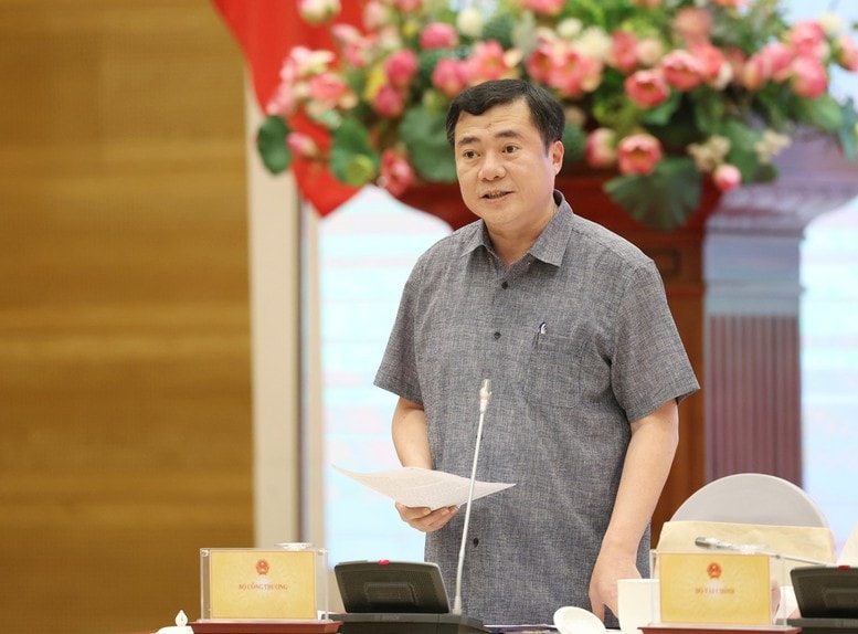 nguyen sinh nhat tan