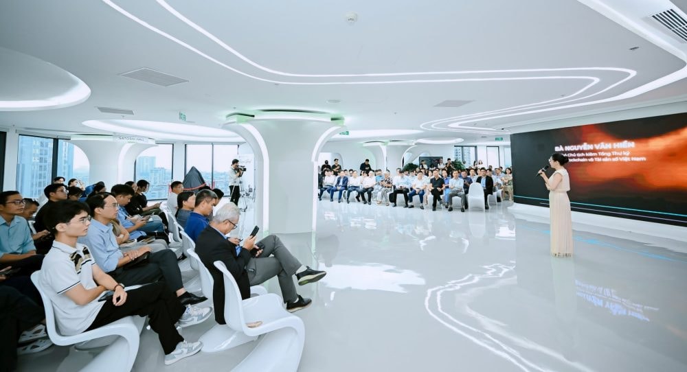 Tượng Satoshi thứ 5 trên thế giới chính thức về Việt Nam