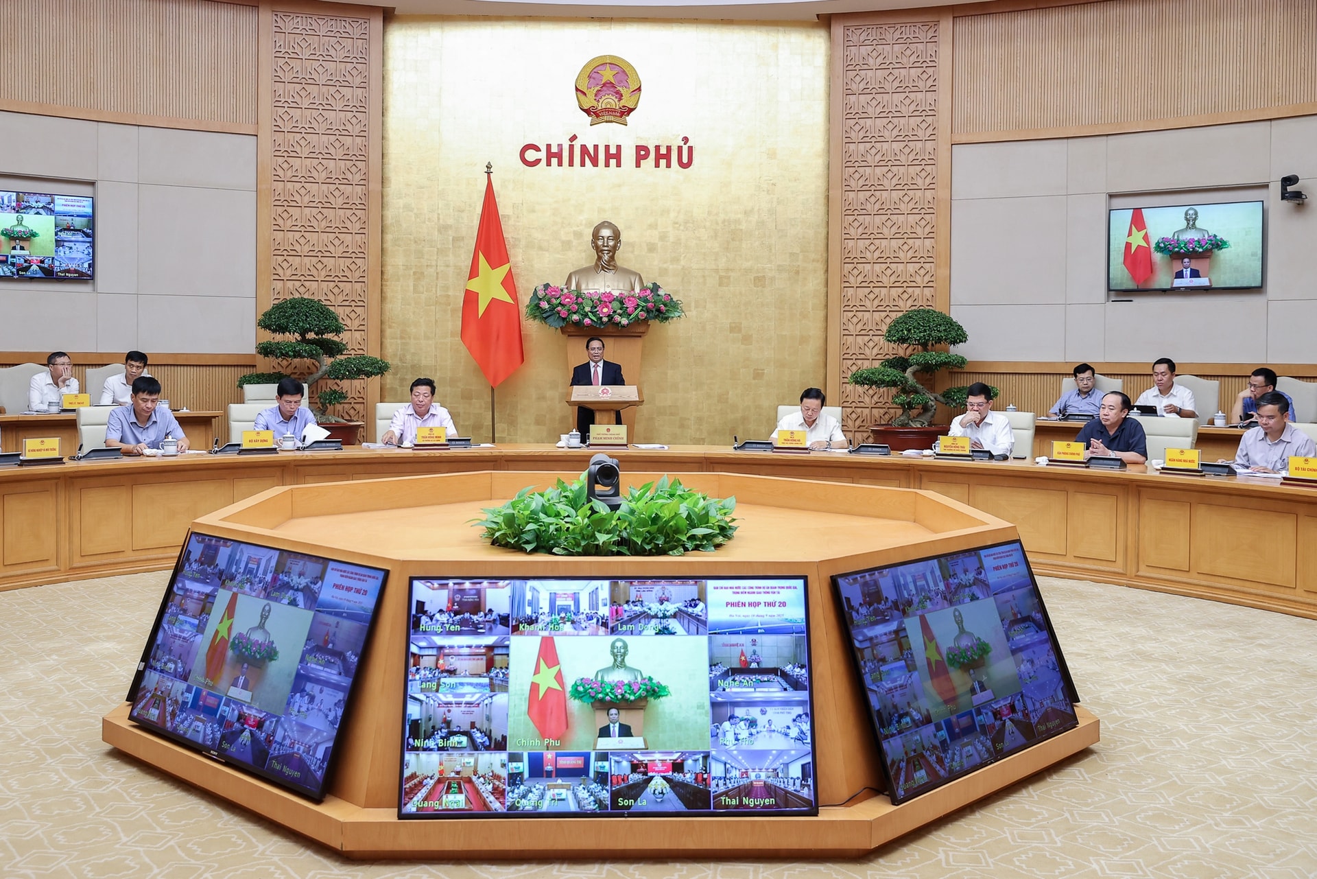 Thủ tướng: Cả nước đã có gần 2.500km đường cao tốc, phải vượt mục tiêu 3.000km trong năm nay- Ảnh 2.
