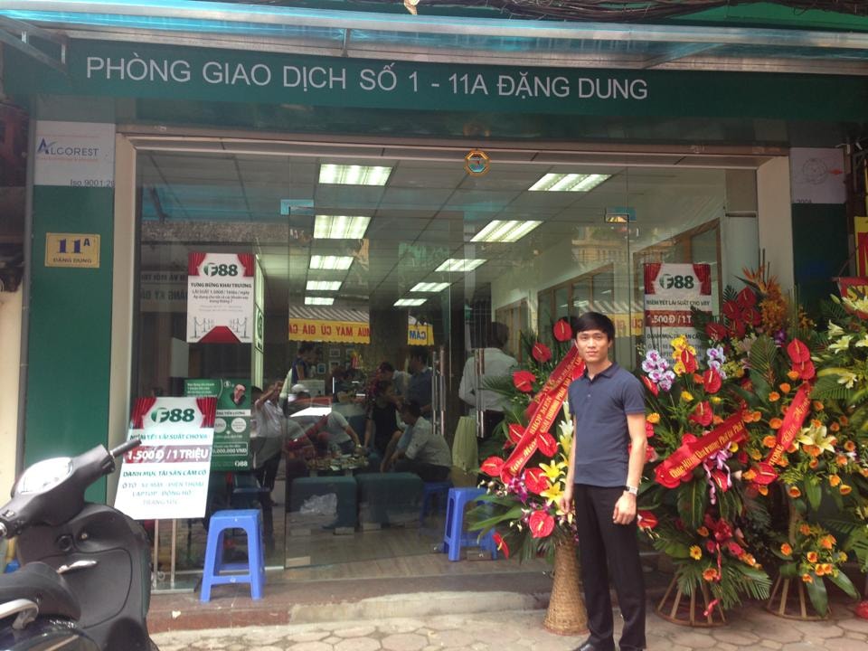 Cửa hàng đầu tiên 11A Đặng Dung