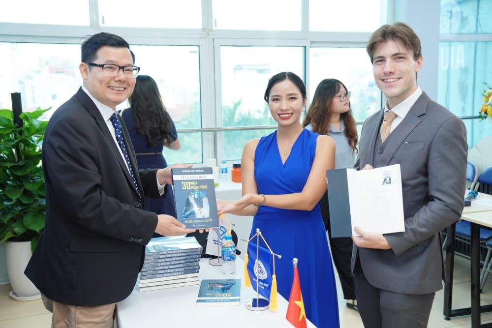 Học viện AIUni ra mắt nền tảng đào tạo và Sổ tay Thực hành AI