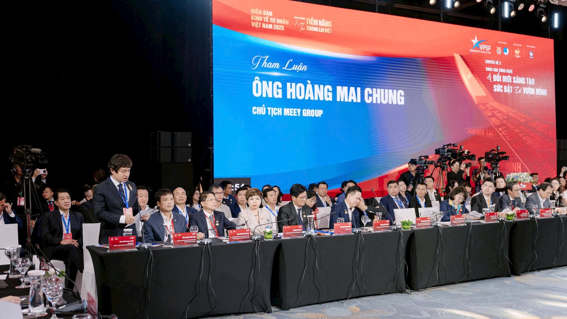 Ảnh ông Hoàng Mai Chung 1
