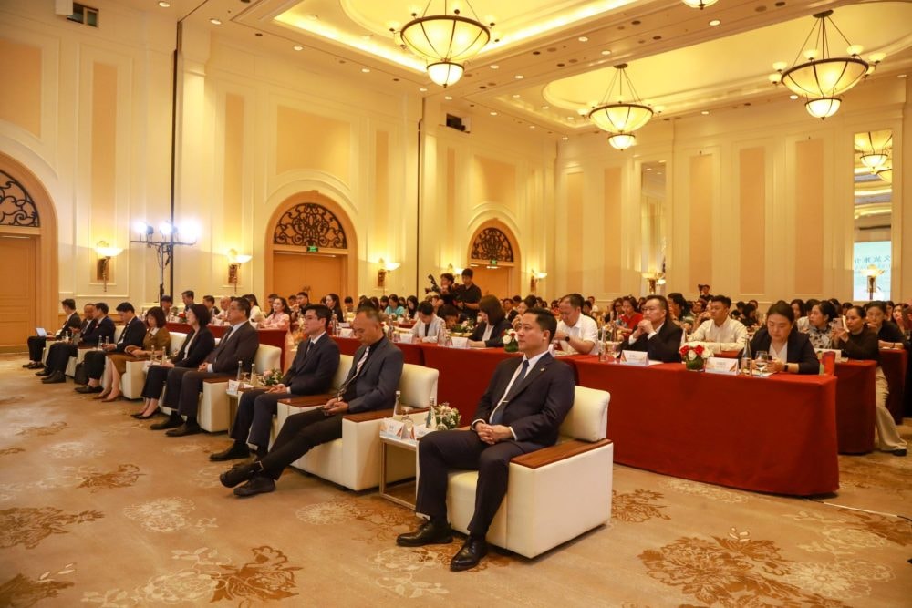 Tăng cường hợp tác đưa Việt Nam và Trung Quốc trở thành điểm đến thân thiện, an toàn và hấp dẫn Tăng cường hợp tác đưa Việt Nam và Trung Quốc trở thành điểm đến thân thiện, an toàn và hấp dẫn