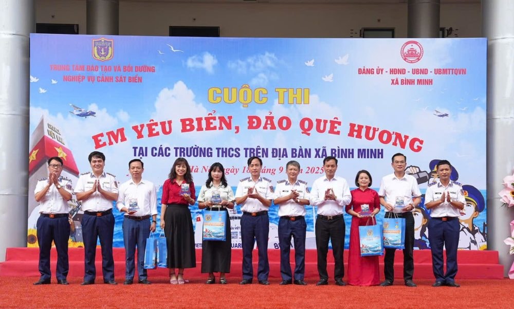 Yêu biển, đảo quê hương không chỉ là trách nhiệm mà đã trở thành tình cảm tốt đẹp của thế hệ trẻ Yêu biển, đảo quê hương không chỉ là trách nhiệm mà đã trở thành tình cảm tốt đẹp của thế hệ trẻ