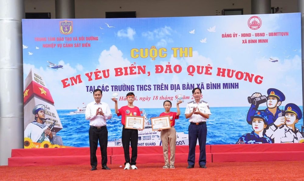 Yêu biển, đảo quê hương không chỉ là trách nhiệm mà đã trở thành tình cảm tốt đẹp của thế hệ trẻ Yêu biển, đảo quê hương không chỉ là trách nhiệm mà đã trở thành tình cảm tốt đẹp của thế hệ trẻ