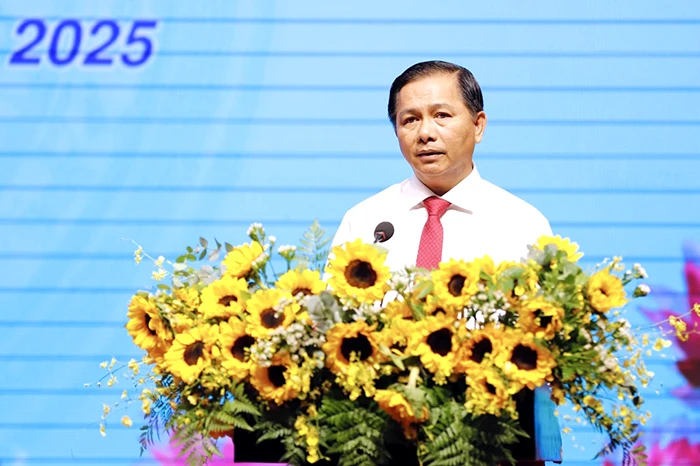 Ông Trần Văn Lâu, Chủ tịch UBND TP Cần Thơ, Chủ tịch Hội đồng Thi đua - Khen thưởng thành phố phát biểu khai mạc Đại hội.