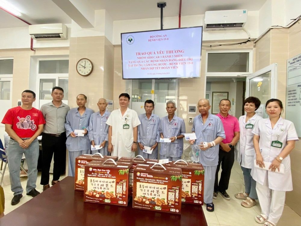 Tết Trung Thu Ấm Áp Tại Bệnh Viện 19-8: Yêu Thương Gõ Cửa Những Trái Tim