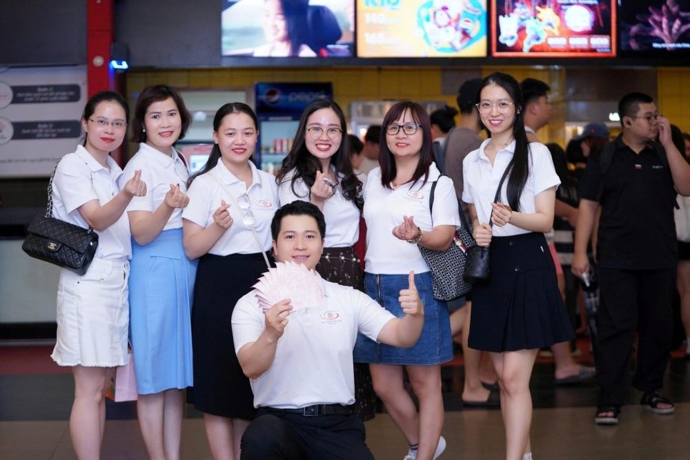 Mưa Đỏ – Hành trình tri ân và đánh thức trách nhiệm tuổi trẻ tại Trường Đại học Nguyễn Trãi