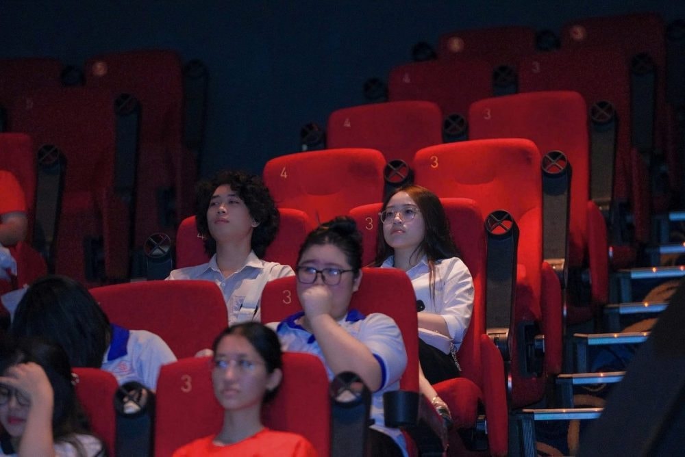 Mưa Đỏ – Hành trình tri ân và đánh thức trách nhiệm tuổi trẻ tại Trường Đại học Nguyễn Trãi