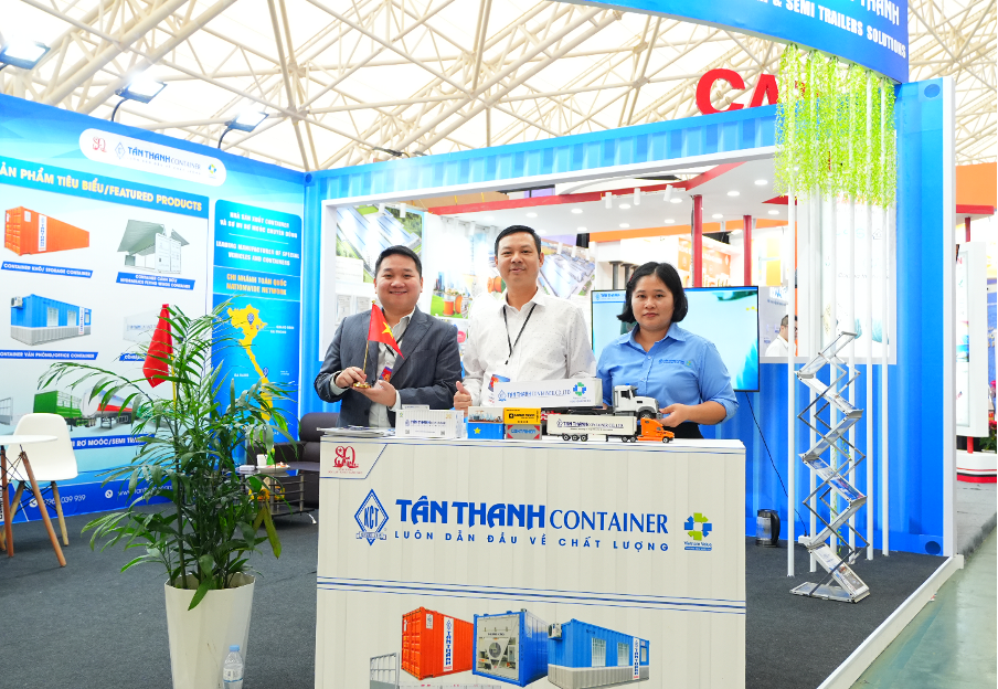 Song song với phát triển sản xuất, Tân Thanh còn thể hiện trách nhiệm xã hội thông qua các chương trình thiện nguyện như tặng xe cứu thương, xây nhà tình thương, trao học bổng, hỗ trợ phẫu thuật mắt cho người nghèo. Lời tri ân sâu sắc và hứa hẹn tương lai hợp tác Tại gian hàng, nhiều khách hàng và đối tác quốc tế đã bày tỏ ấn tượng trước năng lực sản xuất, quy mô và chiến lược phát triển bền vững của Tân Thanh. Đây cũng là dịp để doanh nghiệp kết nối, trao đổi và mở rộng hợp tác trong bối cảnh V
