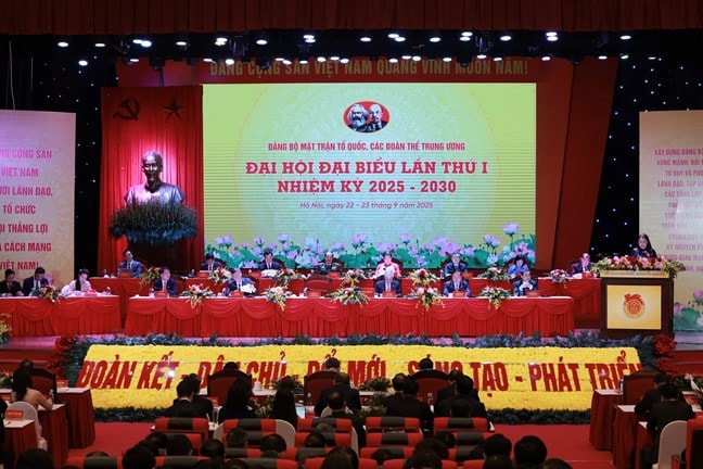 Đoàn Chủ tịch điều hành Đại hội. 
