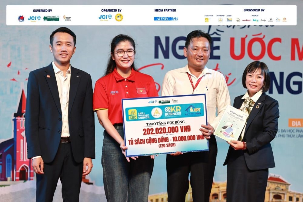 Dấu Chân Tuổi Trẻ 2025 – Hành trình lan tỏa tri thức, nuôi dưỡng khát vọng