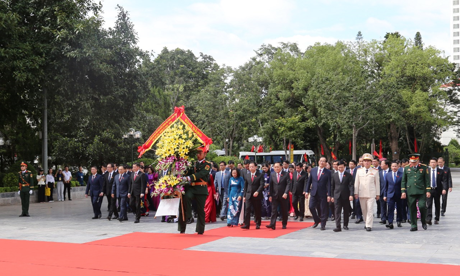 Chiều 24:9:2025, Đoàn đại biểu dự Đại hội đại biểu Đảng bộ tỉnh Lạng Sơn lần thứ XVIII, nhiệm kỳ 2025 - 2030 do đồng chí Hoàng Văn Nghiệm, Bí thư Tỉnh ủy, Tr