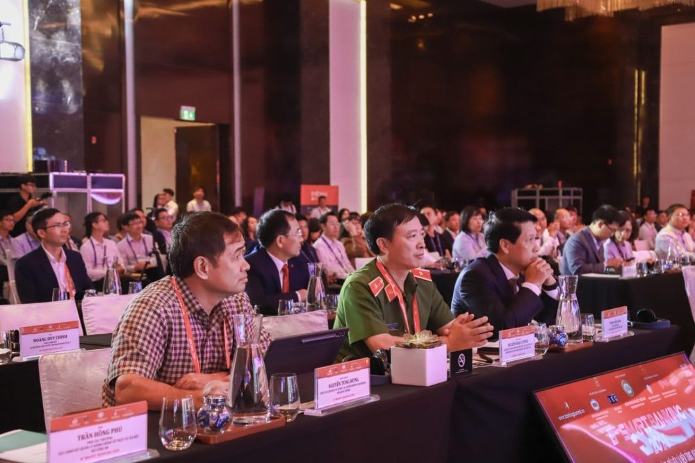Smart Banking 2025: Dữ liệu là nền tảng, khách hàng là trung tâm trong chuyển đổi số ngân hàng