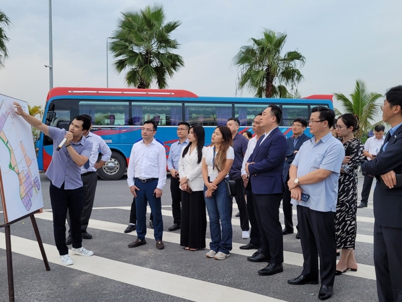 2413253_dai_dien_khu_cn_bac_tien_phong_gioi_thieu_ve_tiem_nang_loi_the_cua_kcn_voi_doan_cac_doanh_nghiep_han_quoc_15563923.jpg