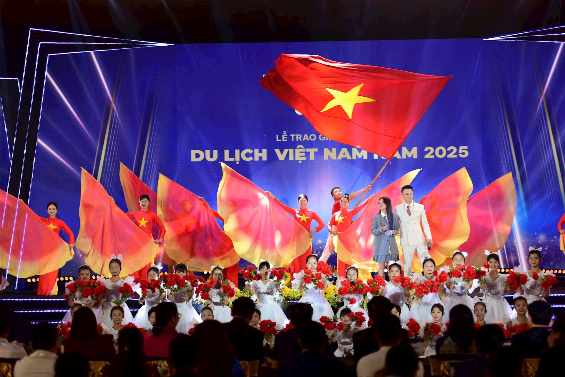 2709.bieu_dien_van_nghe_-1-.jpg