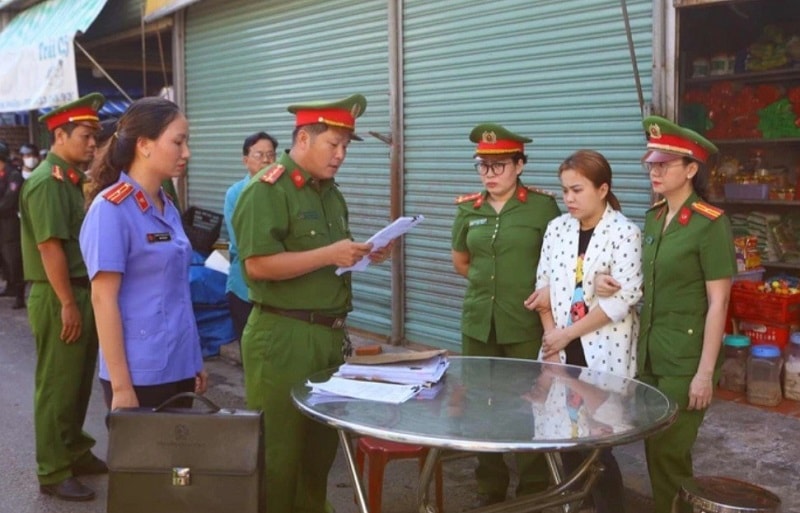 bao-gio-nguoi-dan-het-roi-vao-bay-hui-2.jpg