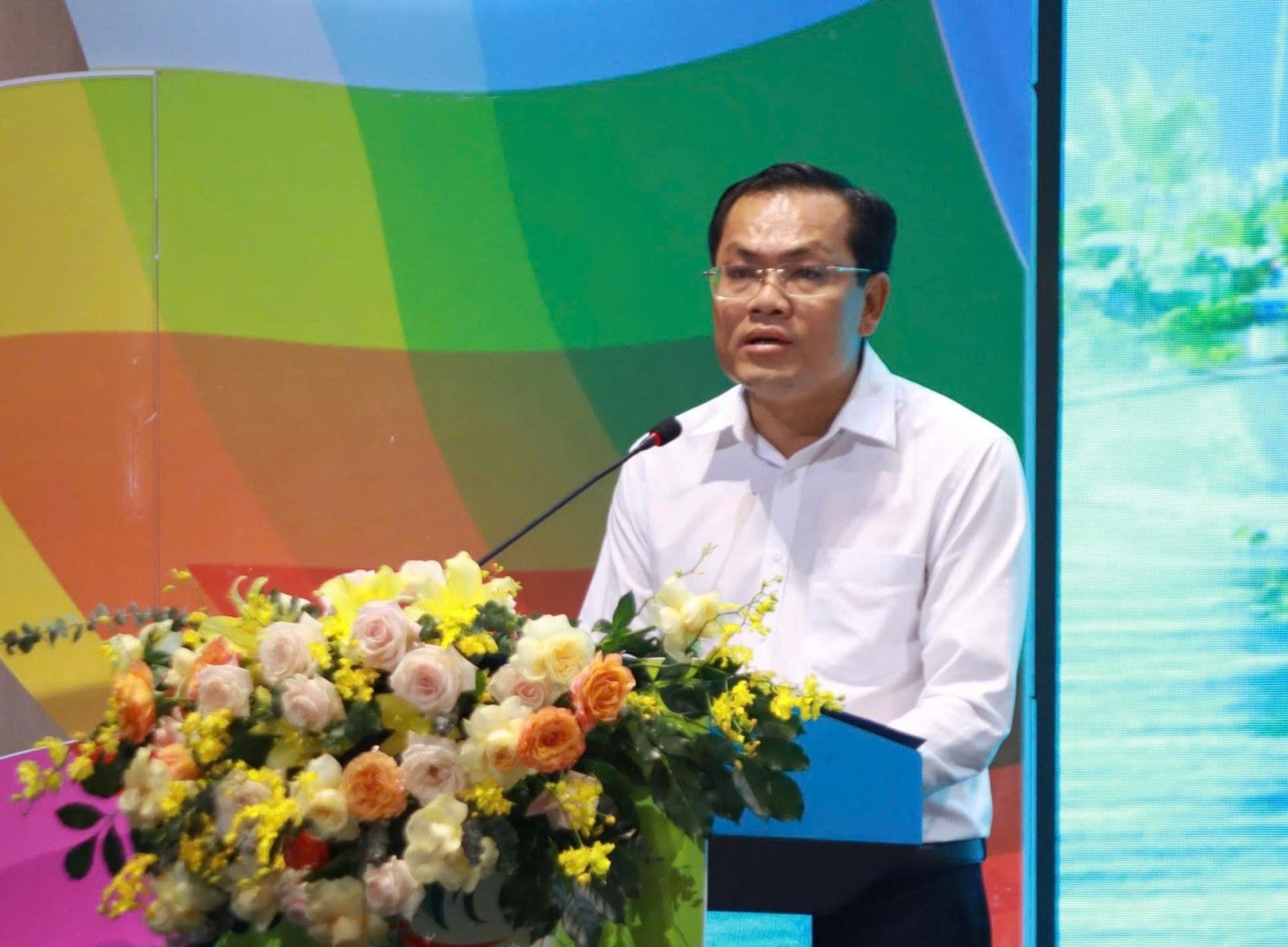 Ông Ngô Vũ Thăng, Phó Chủ tịch UBND tỉnh Cà Mau phát biểu tại hội thảo.