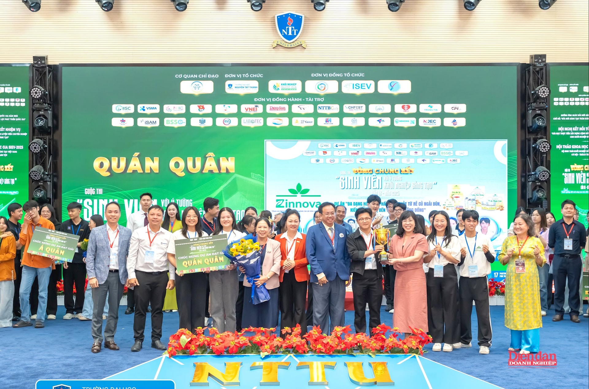 Dự án ZINNOVA thuộc ngành Y học cổ truyền khoa Dược chiến thắng thuyết phục và giành giải Nhất chung cuộc