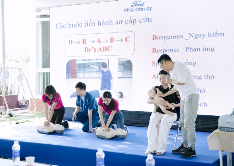 Hơn 300 lượt người được tập huấn ứng phó thiên tai và sơ cấp cứu tại cộng đồng, chương trình do Ford Việt Nam triển khai.