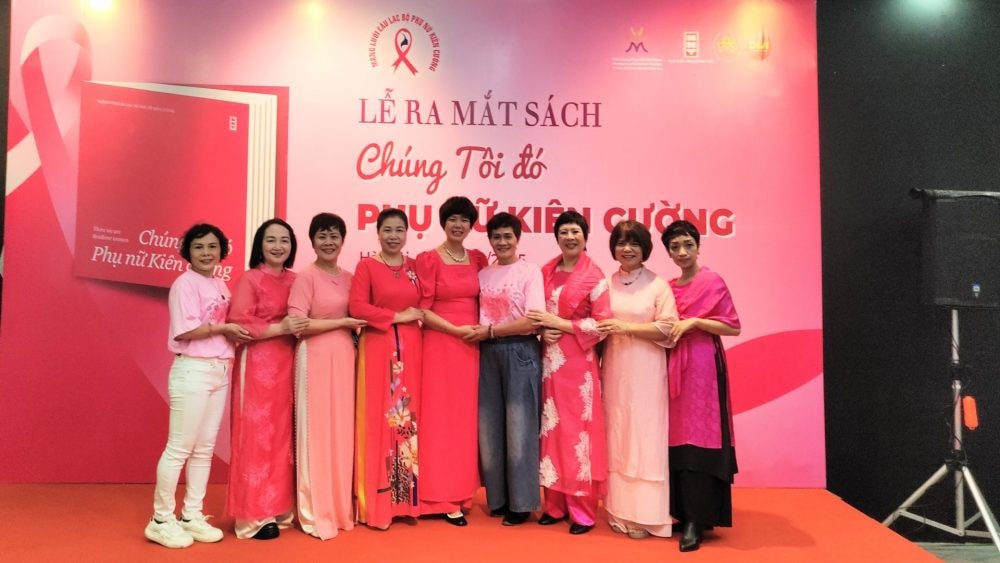 Ra mắt sách ảnh “Chúng tôi đó - Phụ nữ Kiên cường” Ra mắt sách ảnh “Chúng tôi đó - Phụ nữ Kiên cường”