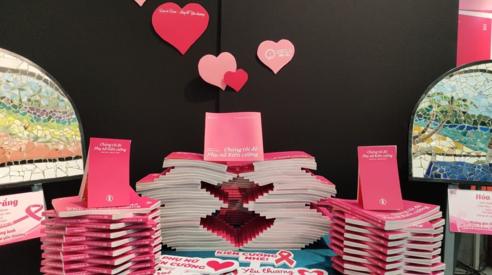 Ra mắt sách ảnh “Chúng tôi đó - Phụ nữ Kiên cường” Ra mắt sách ảnh “Chúng tôi đó - Phụ nữ Kiên cường”