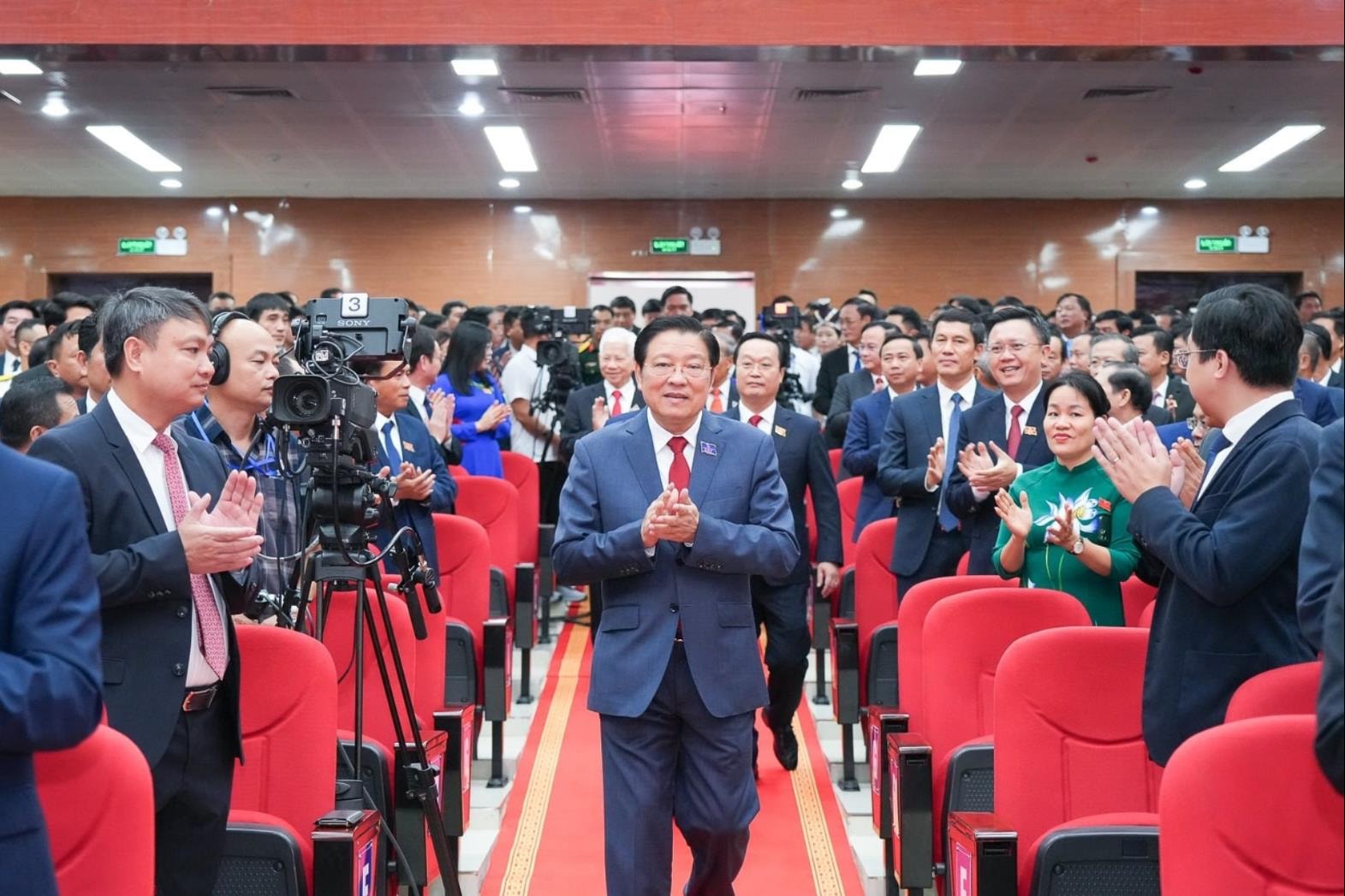 dong-chi-phan-dinh-trac-uy-vien-bo-chinh-tri-bi-thu-trung-uong-dang-truong-ban-noi-chinh-trung-uong-du-va-truc-tiep-chi-dao-dai-hoi.-(1).jpeg