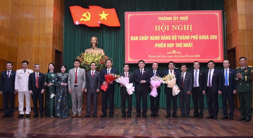 Ban Thường vụ Thành ủy khoá XVII ra mắt tại hội nghị 