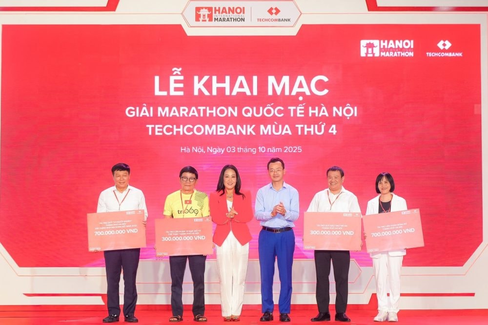 Khai mạc Giải Marathon Quốc tế Hà Nội Techcombank Mùa thứ 4