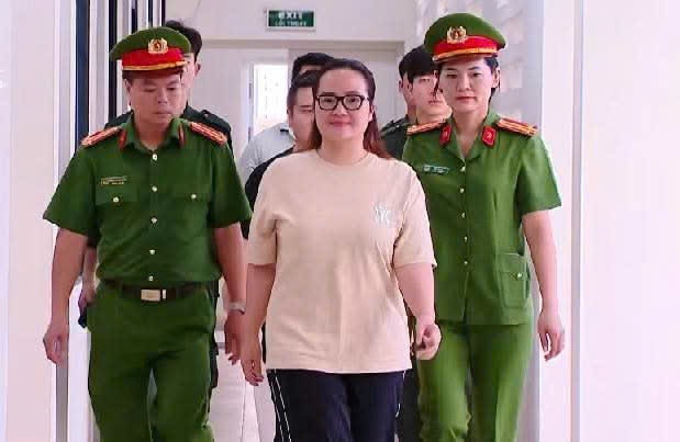 tu-vu-an-hoang-huong-nhin-lai-nhung-be-boi-dai-dang-2.jpg