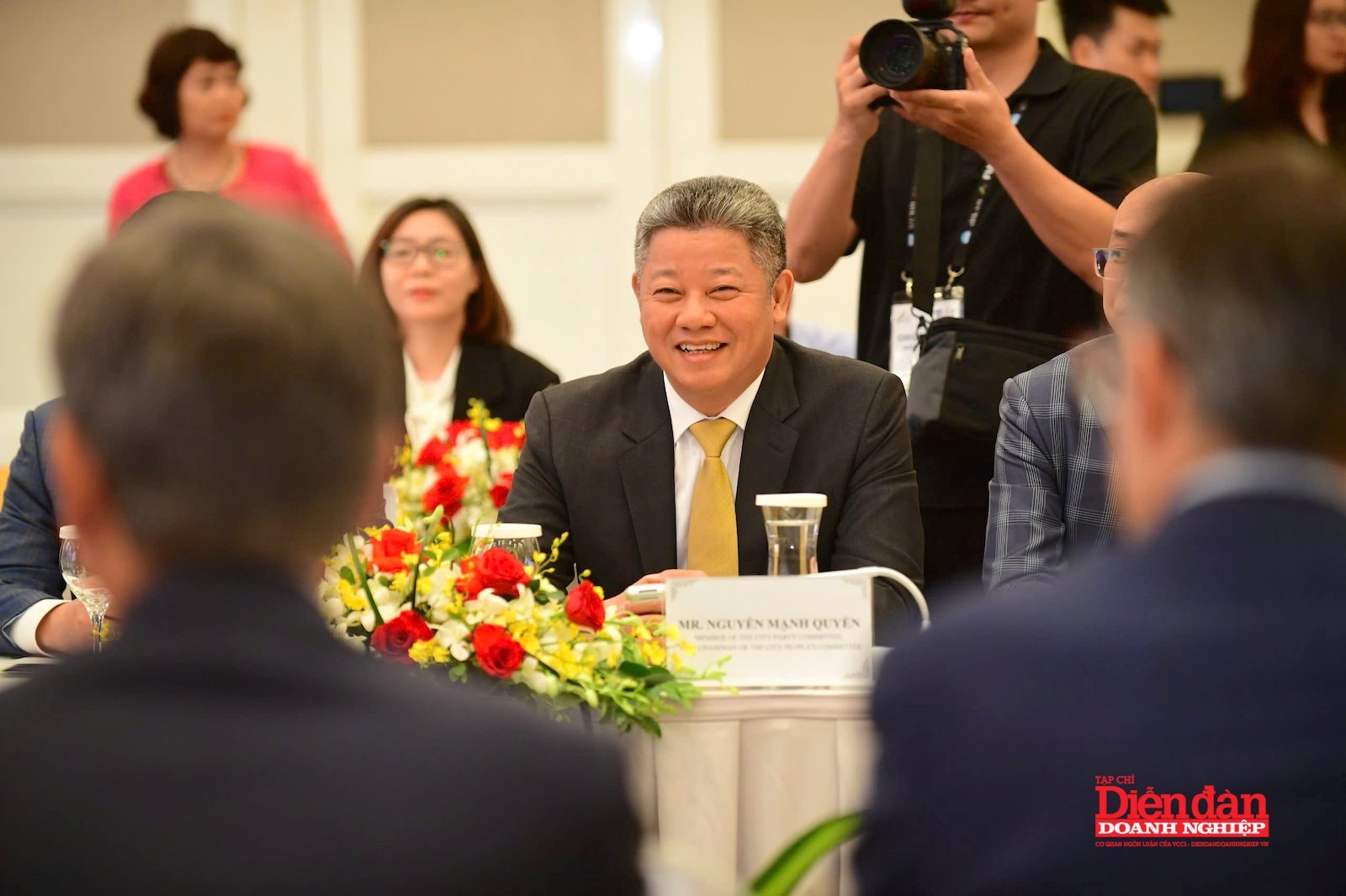 Buổi trao đổi diễn ra trong không khí sôi nổi với nhiều nội dung hiến kế cho Hà Nội phát triển logistics.