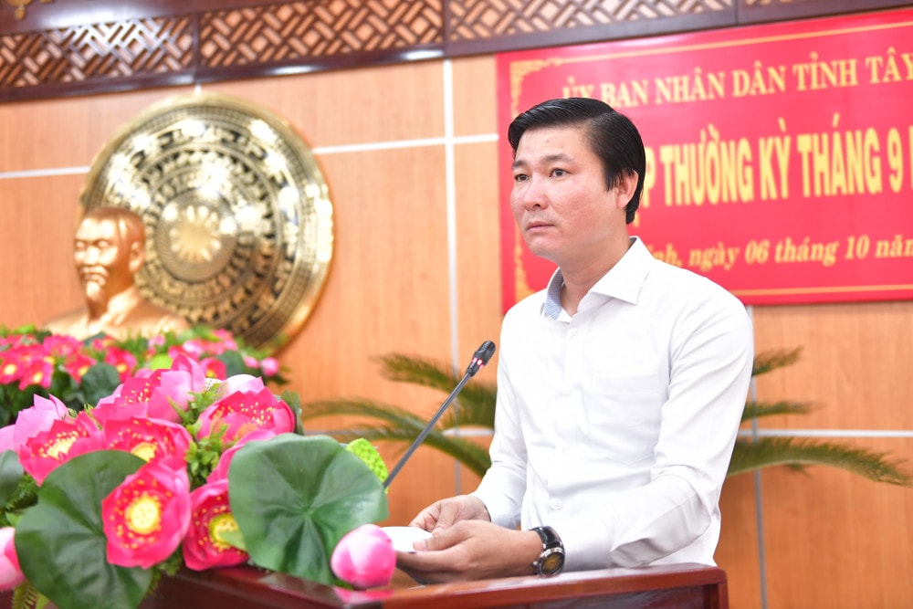 Giám đốc Sở Tài chính Trương Văn Liếp thông tin tình hình phát triển kinh tế - xã hội 9 tháng năm 2025