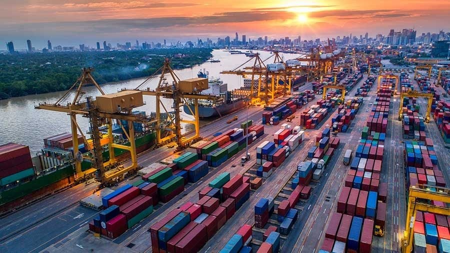 Kinh tế Việt Nam vượt thách thức, tăng trưởng ấn tượng