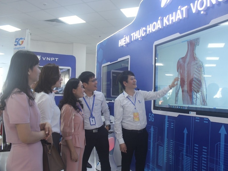 triểm lãm- chuyển - đổi -số (10)