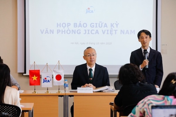 4.Đại diện JICA trả lời trong phần hỏi đáp
