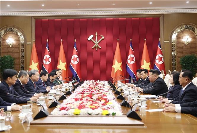 Tổng Bí thư Tô Lâm hội đàm với Tổng Bí thư, Chủ tịch Quốc vụ Triều Tiên Kim Jong Un- Ảnh 1.