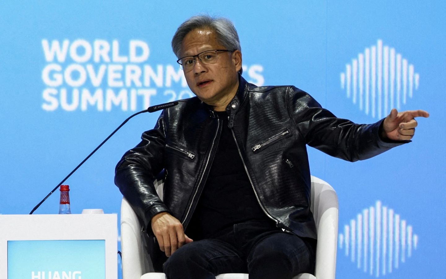 ceo-nvidia-tro-thanh-bieu-tuong-ceo-quyen-luc-3.jpg