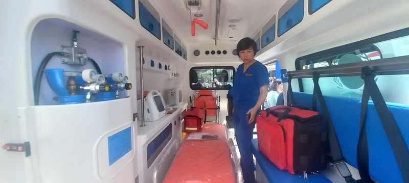 Xe cứu thương ngoại vie65nXdo VinGroup trao tặng