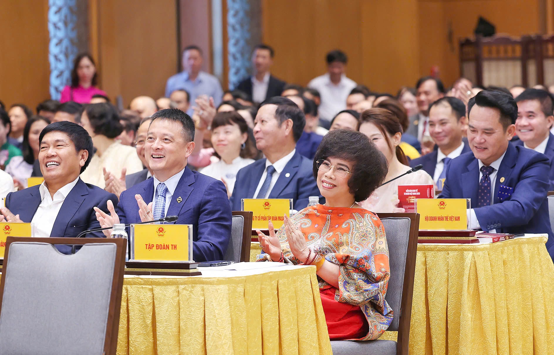 Mrs Thái hương 2