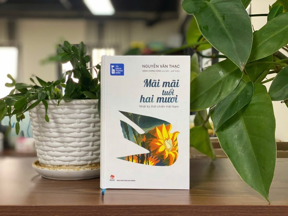Ra mắt ấn bản đặc biệt “Mãi mãi tuổi hai mươi” Ra mắt ấn bản đặc biệt “Mãi mãi tuổi hai mươi”