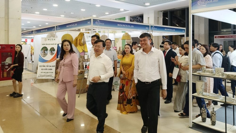 Khai mạc Hội chợ quốc tế Quà tặng hàng thủ công mỹ nghệ Hà Nội 2025