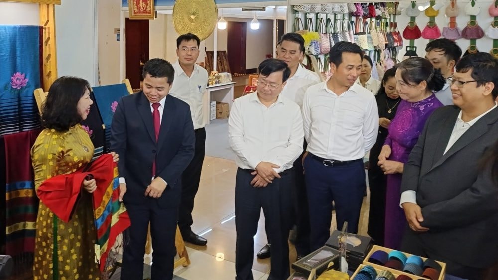 Khai mạc Hội chợ quốc tế Quà tặng hàng thủ công mỹ nghệ Hà Nội 2025