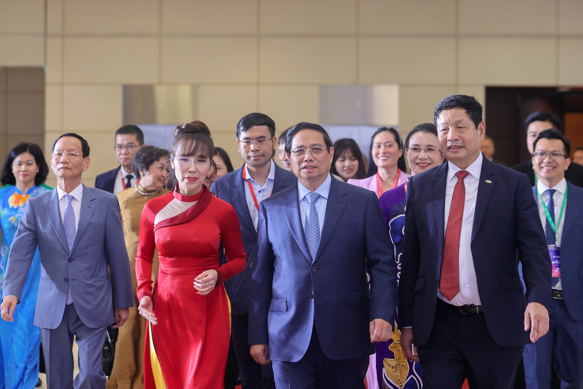 Thủ tướng: Doanh nghiệp, doanh nhân tư nhân '3 tiên phong' để 'công-tư đồng kiến quốc'- Ảnh 1.