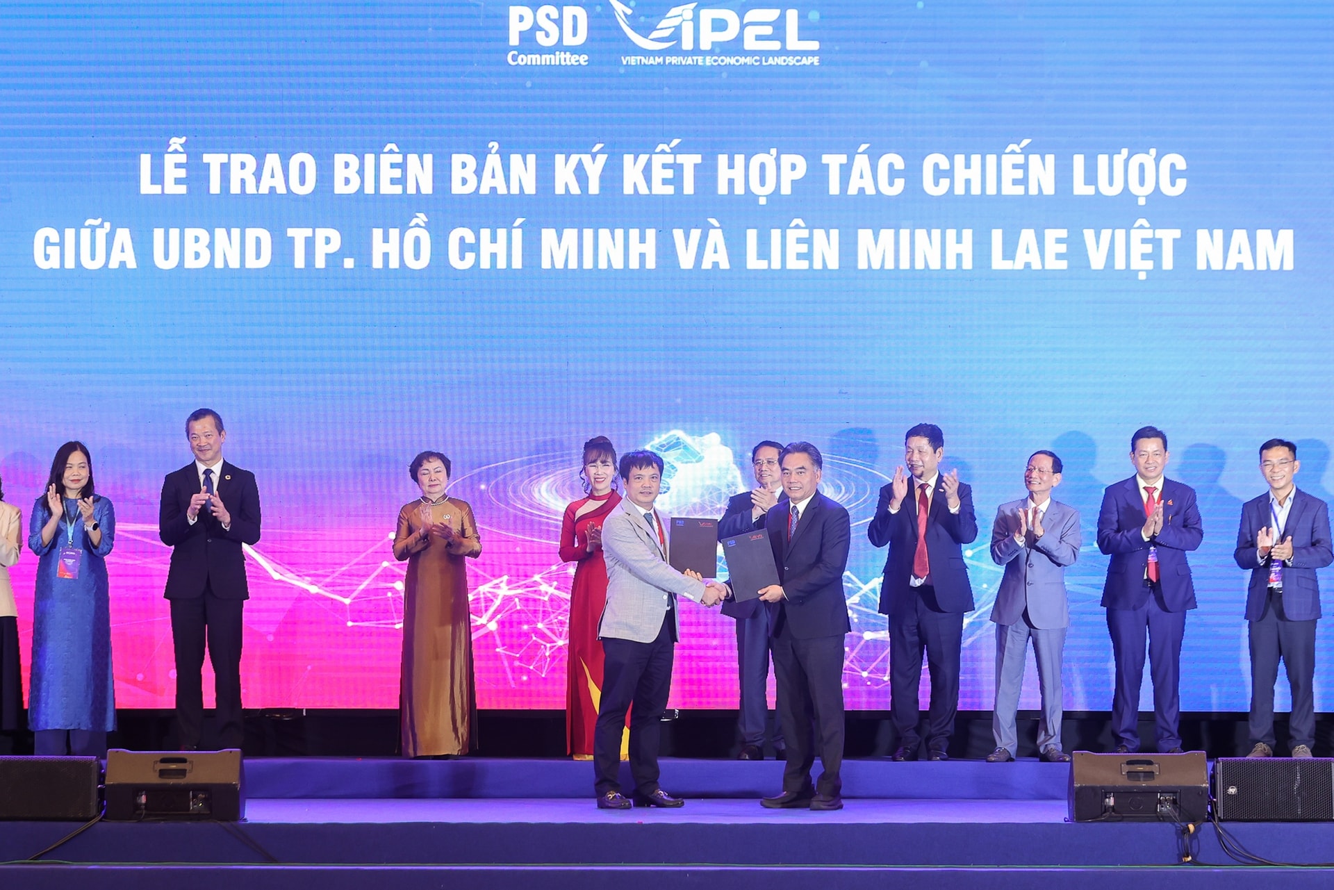 Thủ tướng: Doanh nghiệp, doanh nhân tư nhân '3 tiên phong' để 'công-tư đồng kiến quốc'- Ảnh 7.